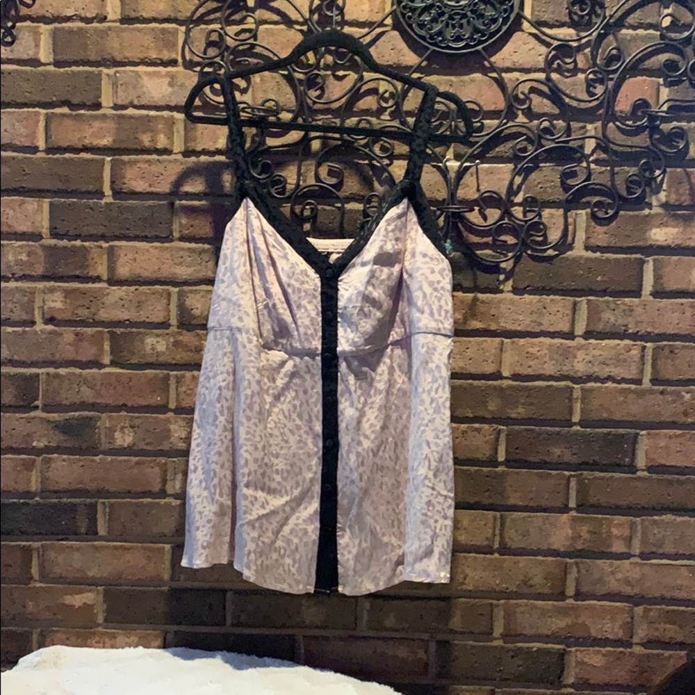 Silk cheetah embossed top